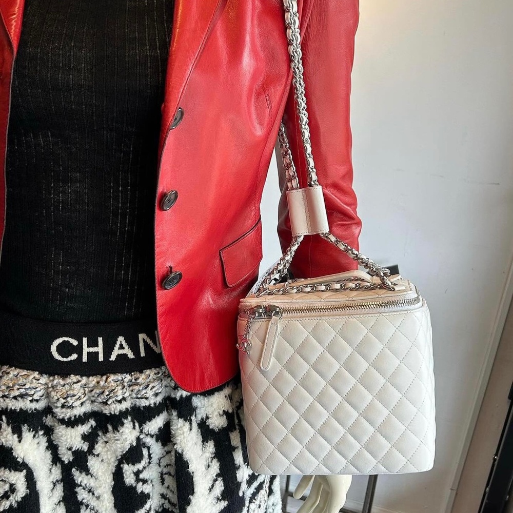 New Chanel Caviar Quilted Vanity Case. Limited Edition